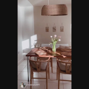 VERA : Table à manger en épingle à cheveux récupérée