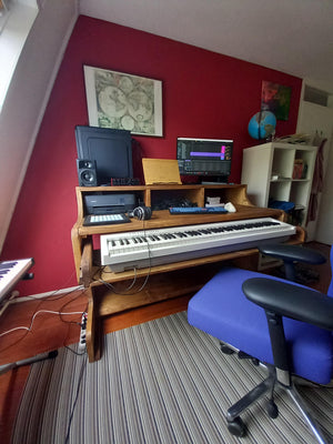 LUNA : bureau de studio de musicien récupéré/poste de travail à 3 niveaux avec support de moniteur, plateau de clavier et espaces pour l'électronique
